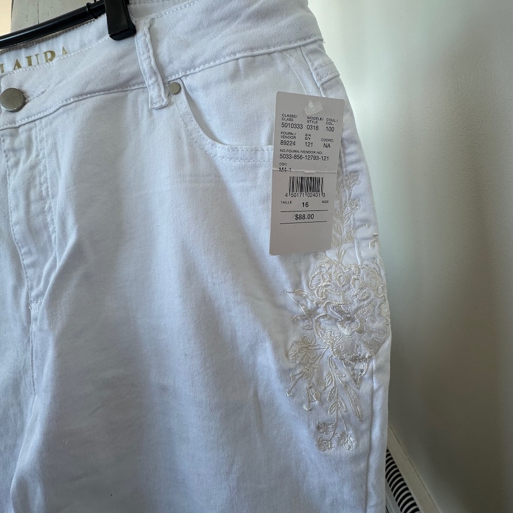 NEW with Tags Laura Bermuda Shorts